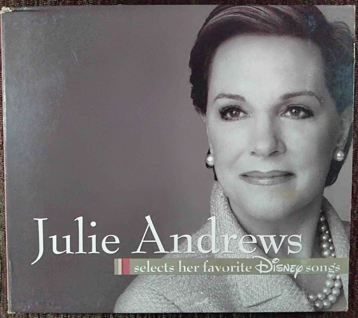 Julie Andrews – Julie Andrews Selects Her Favorite Disney Songs (2005) Compilation Pre-Owned Walt Disney Records Imported Audio CD