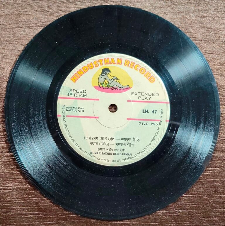Kumar Saqchin Deb Barman - Bengali Nazrul Geet Pre-Owned Vinyl, 7" Hindusthan EP Record