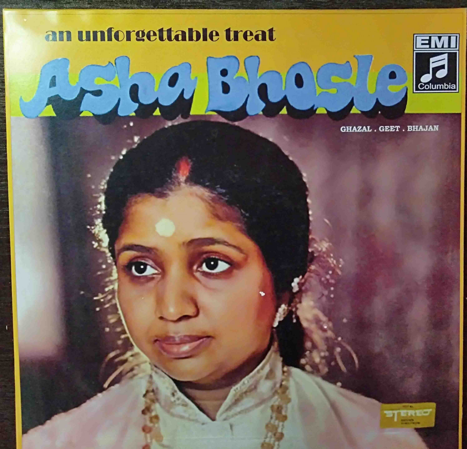 Asha Bhosle - An Unforgettable Treat (1971) Jaidev Pre-Owned Vinyl, 12" LP Record